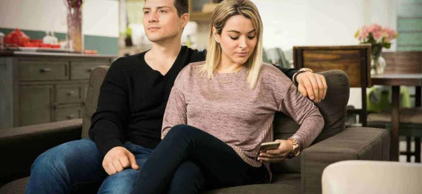 Is Your Girlfriend Cheating? Here’s How to Know the Truth